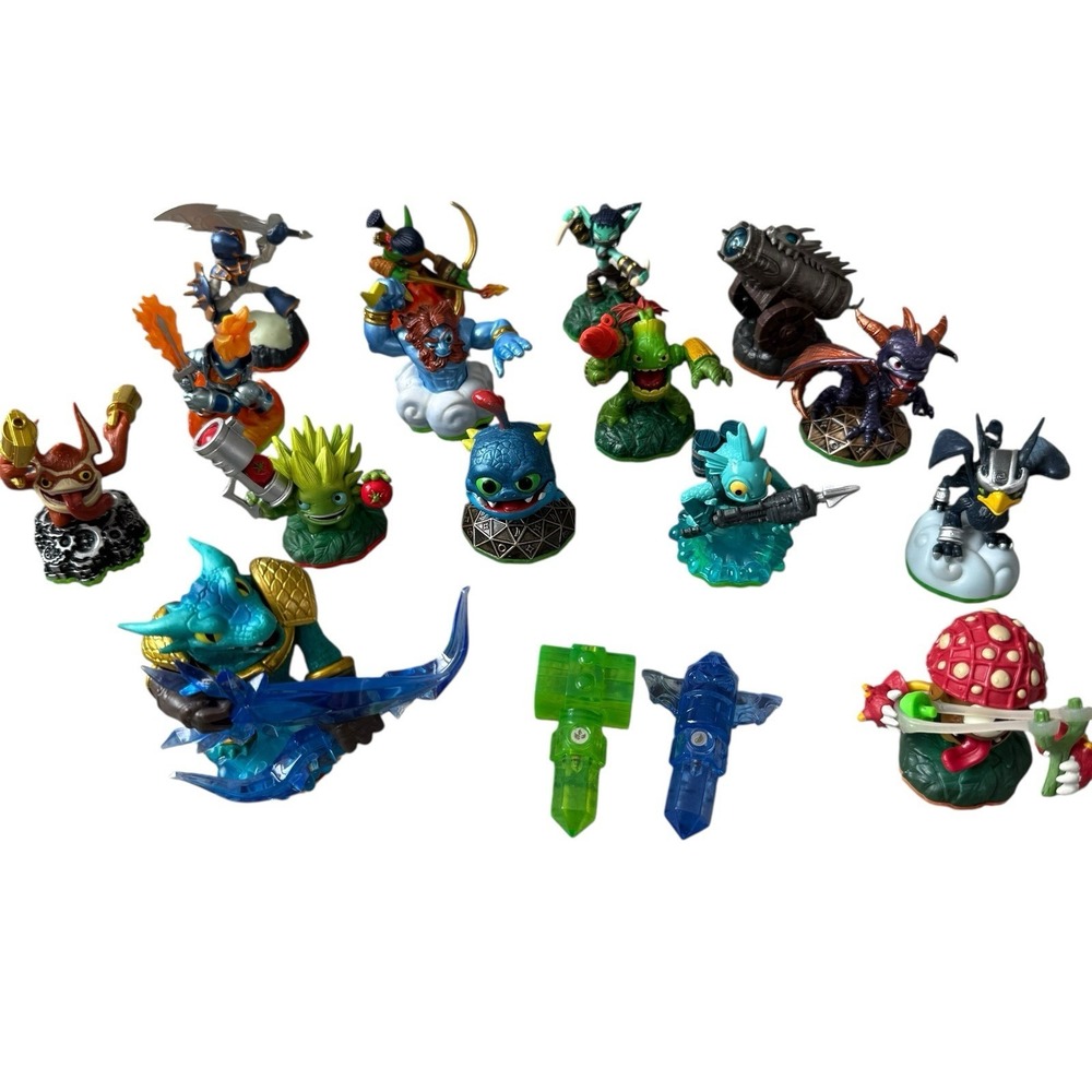Skylander's Mixed Lot Of 17